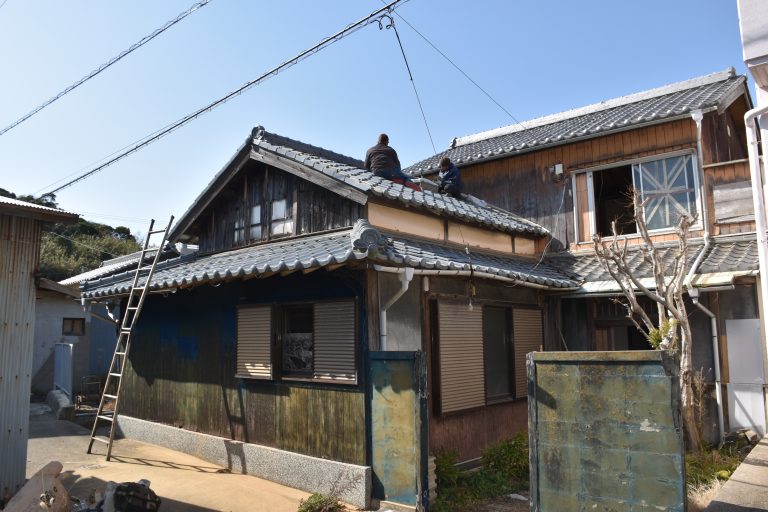 Roof tilers reseating kawara tiles on a traditional kominka property on Nushima Island, Awajishima