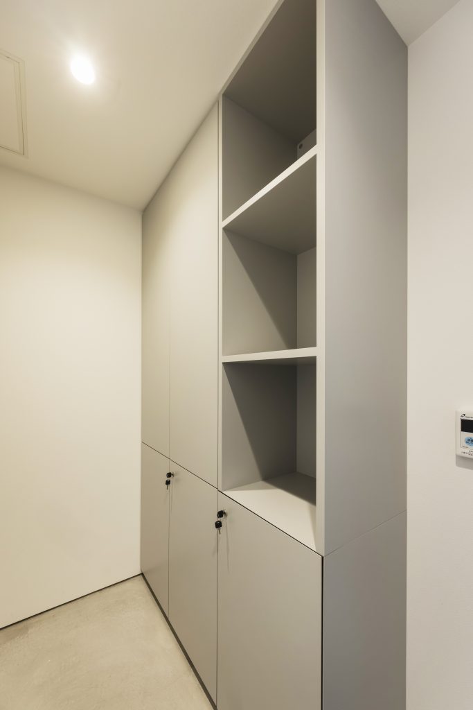 Sunset pro shower cabinet and towels