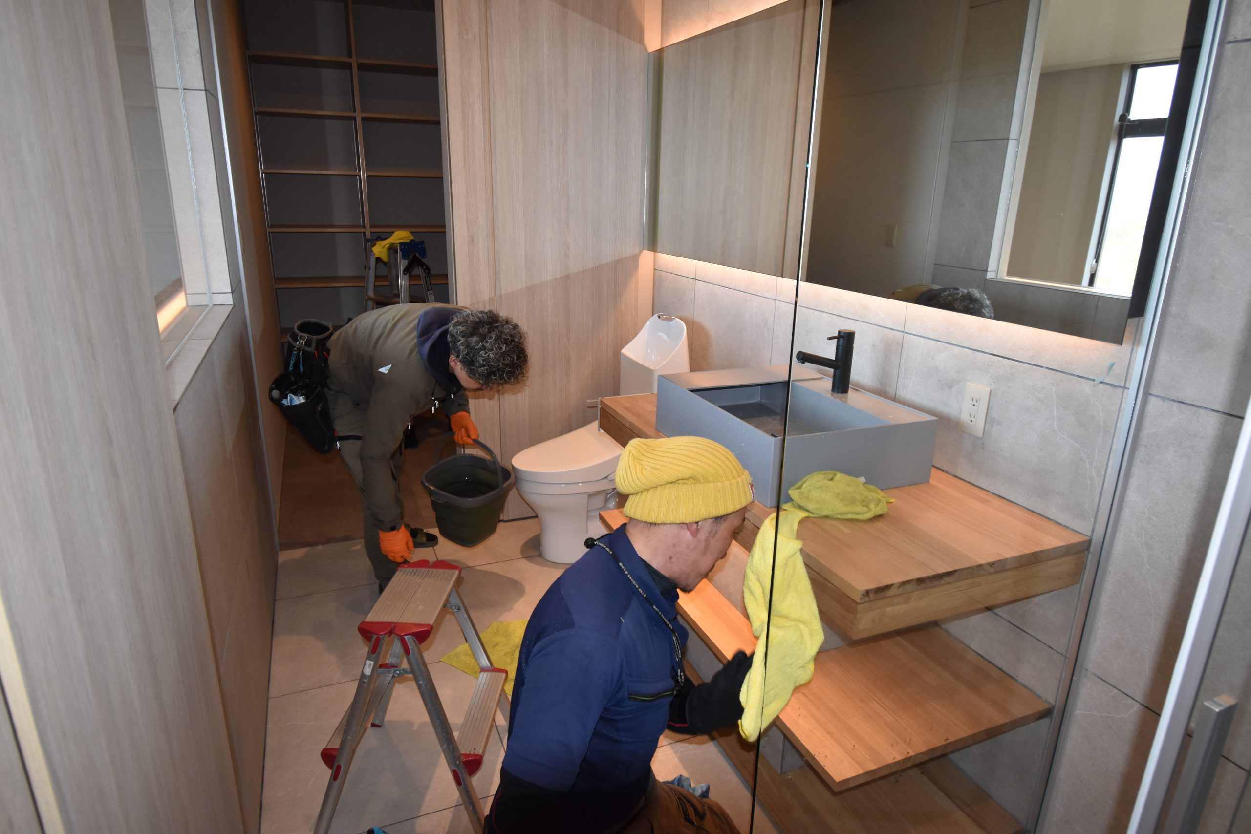 Pre-handover cleaning modern bathroom Japan